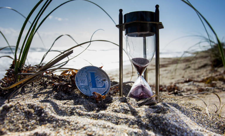23b680e51ba3d248a61e59e6a5c177b0_beach-bitcoin-coin-1108191-5161-c-90
