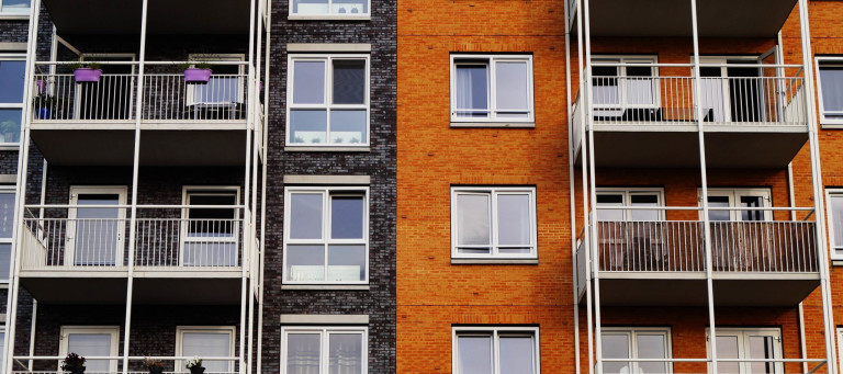 apartment-architecture-balcony-building-129494-min