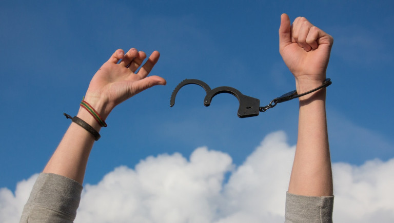 freedom-handcuffs-hands-247851